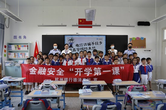 合影.jpg