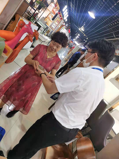 台州路桥支行-进商圈-路桥家俬城04-送清凉活动.png