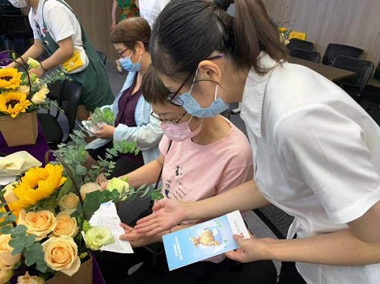 建德支行-网点活动室-DIY插花活动.jpg