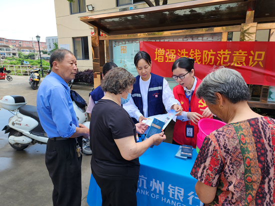 台州下陈支行-进村居-两爿墩村1-普及农民知识.png