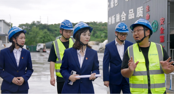 交通银行温州滨江支行负责人走访金丽温建设项目现场.png