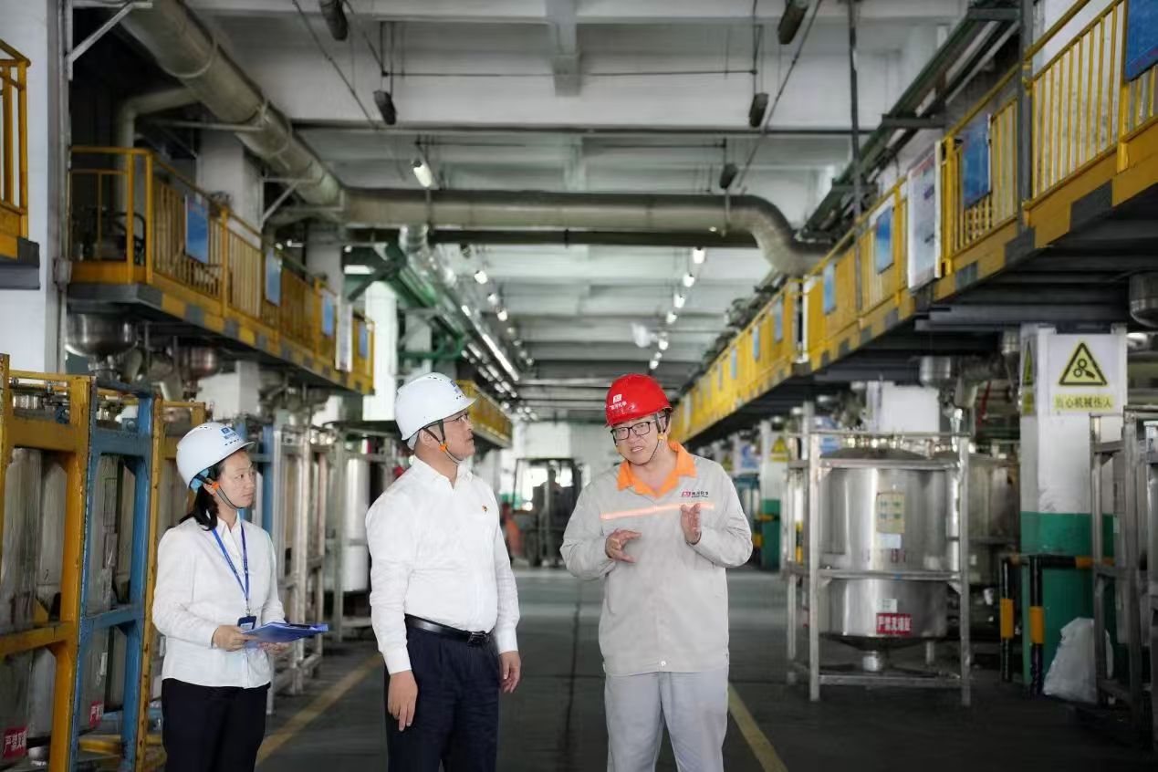 杭州银行丽水分行走访民营小微企业，访需求送服务。.jpg