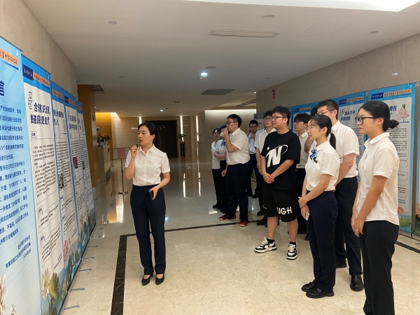 龙湾农商银行对2024年新入职员工集中开展专题警示教育.jpg