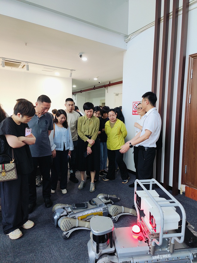 组织银行机构赴杭州宇树科技有限公司参观学习照片－调整象素后.jpg